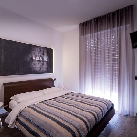 Affittacamere "A2 Passi" Fano Bagian luar foto