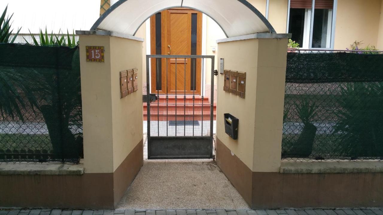 Affittacamere "A2 Passi" Fano Bagian luar foto